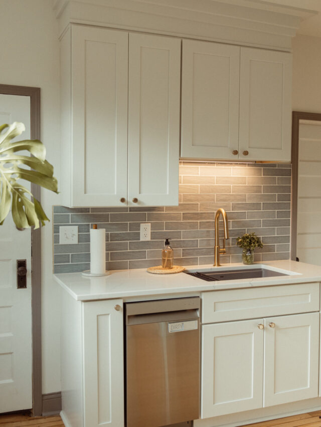 Kitchen - gray scale bricks, golden faucet and white cabinets